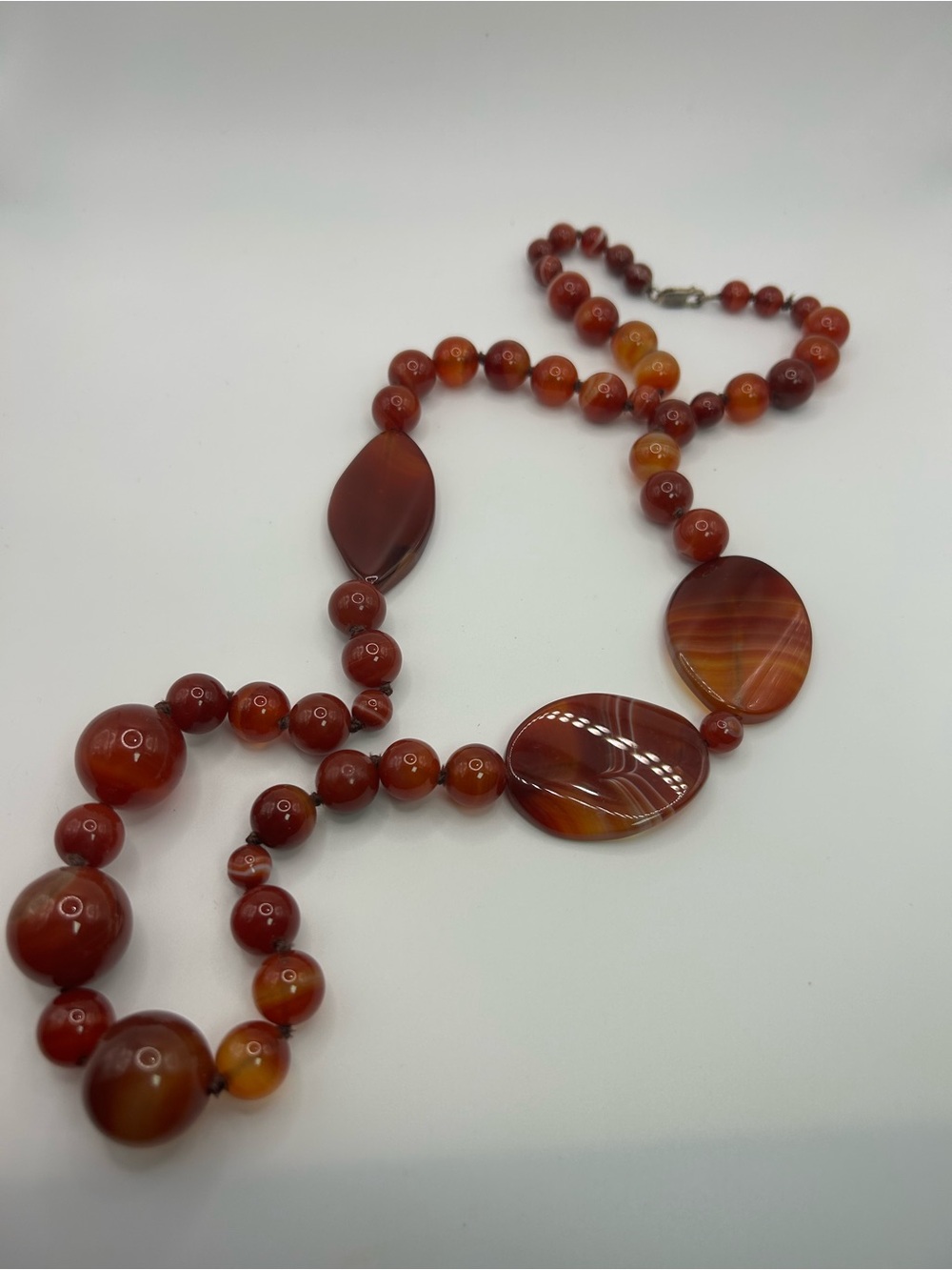 775153-100526 Vintage agate beaded necklace